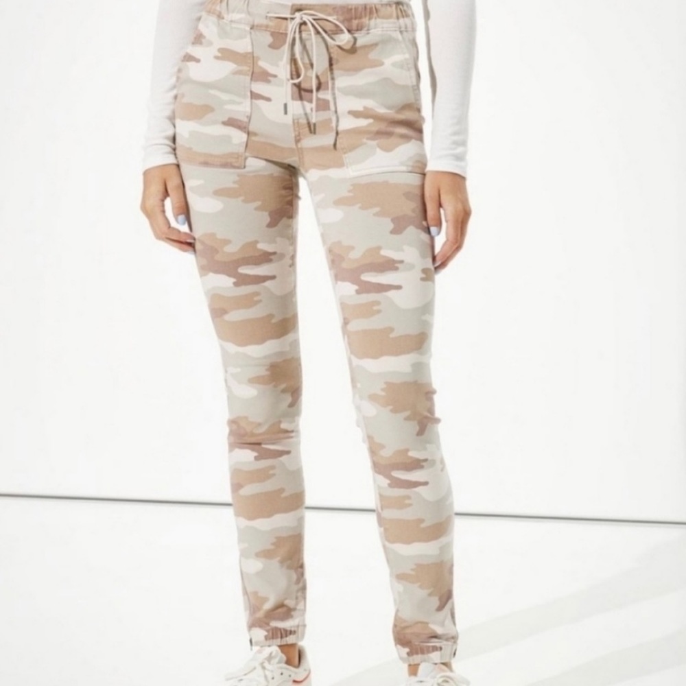 AMERICAN EAGLE OUTFITTERS